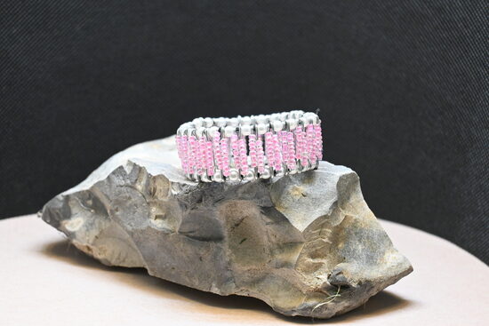 Säkerhetsnåls armband Rosa/pärlemor kanter