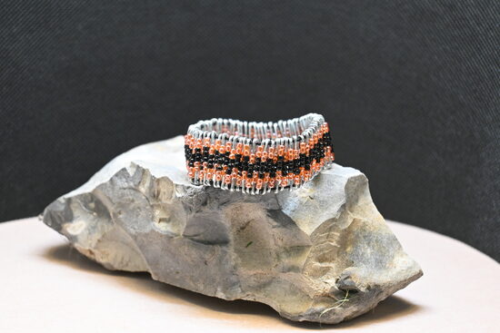 Säkerhetsnåls armband Orange/svart