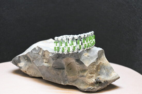 Säkerhetsnåls armband Grön/vit
